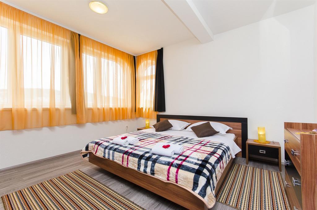 Apartments Branka Trogir Extérieur photo