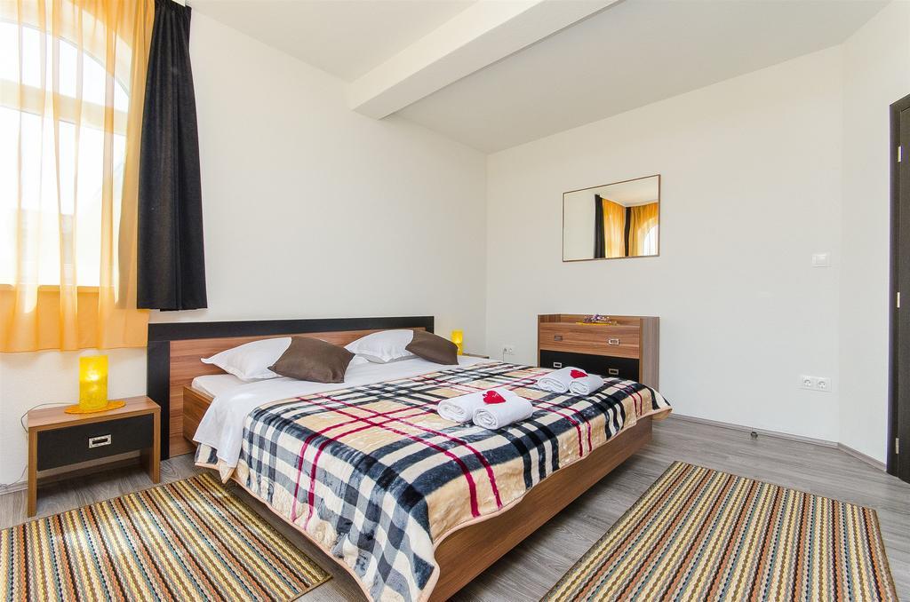 Apartments Branka Trogir Extérieur photo